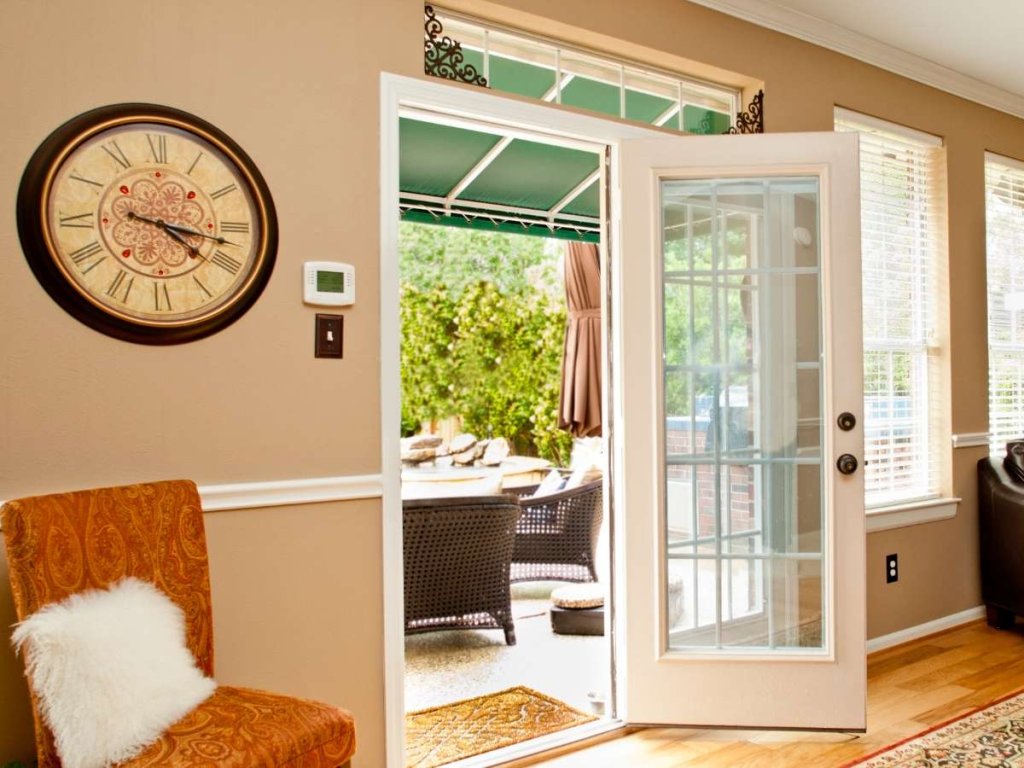 Scalloped awning adorning a door